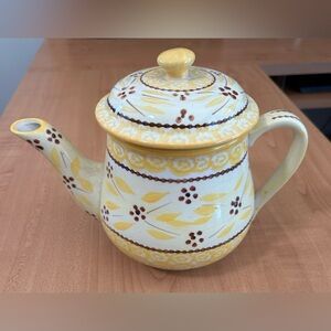 temptations bakeware presentable ovenware old world yellow Tara teapot w/lid